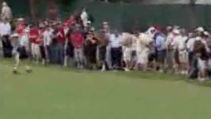 Un joueur de golf assomme un spectateur (VIDEO)