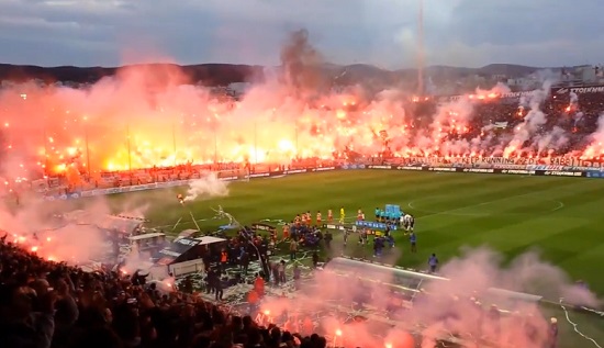 Ambiance de malade lors du match PAOK-Olympiacos (VIDEO)