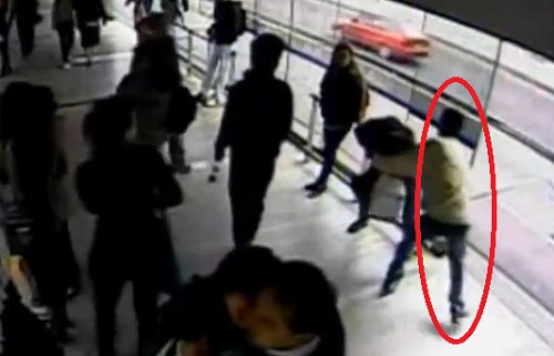 Colombie : un voleur de portable percuté par un bus dans sa fuite (VIDEO)
